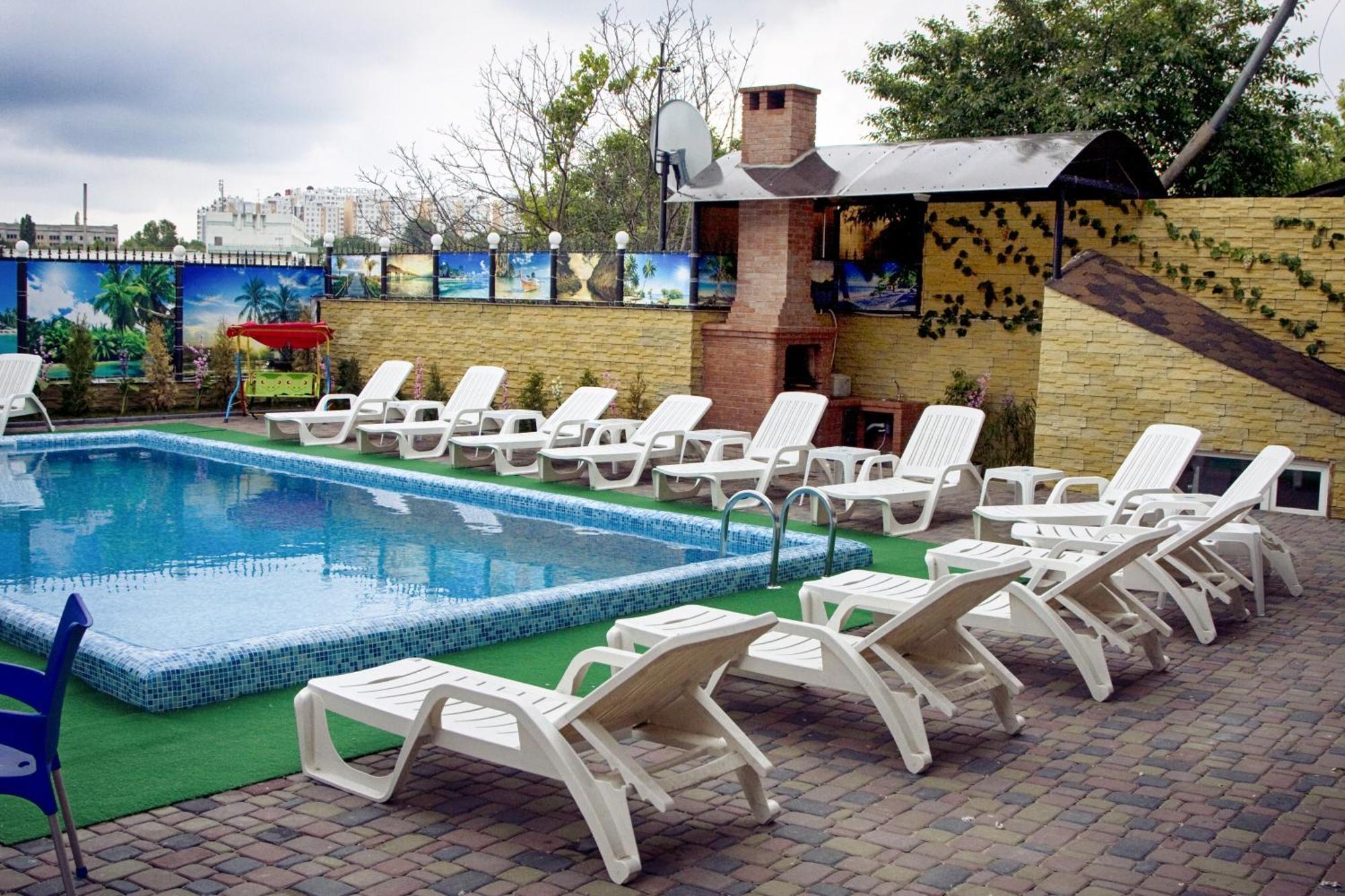 Lolo Hotel キシナウ エクステリア 写真
