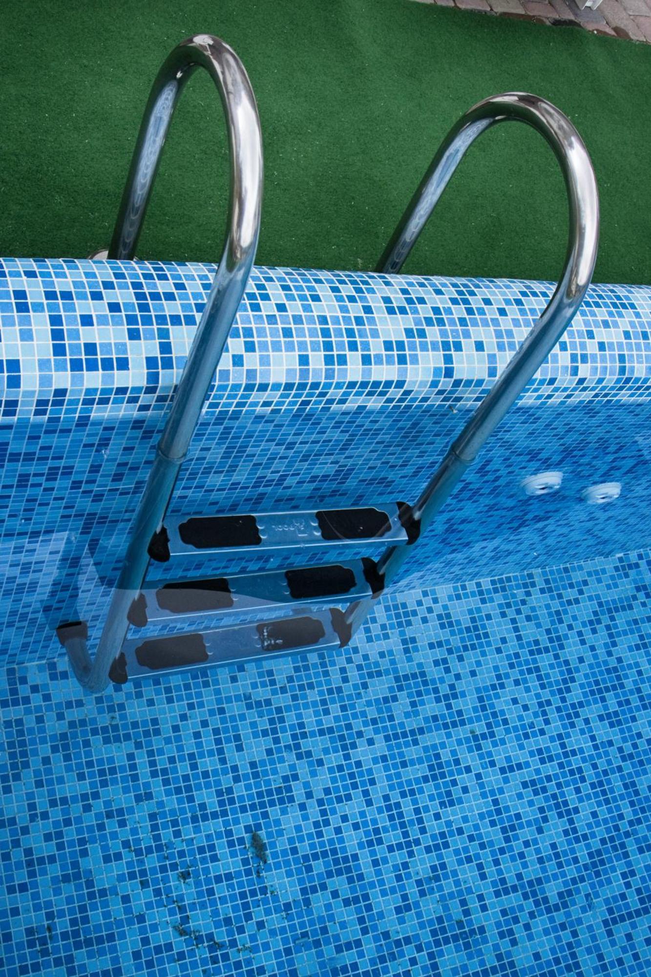 Lolo Hotel キシナウ エクステリア 写真