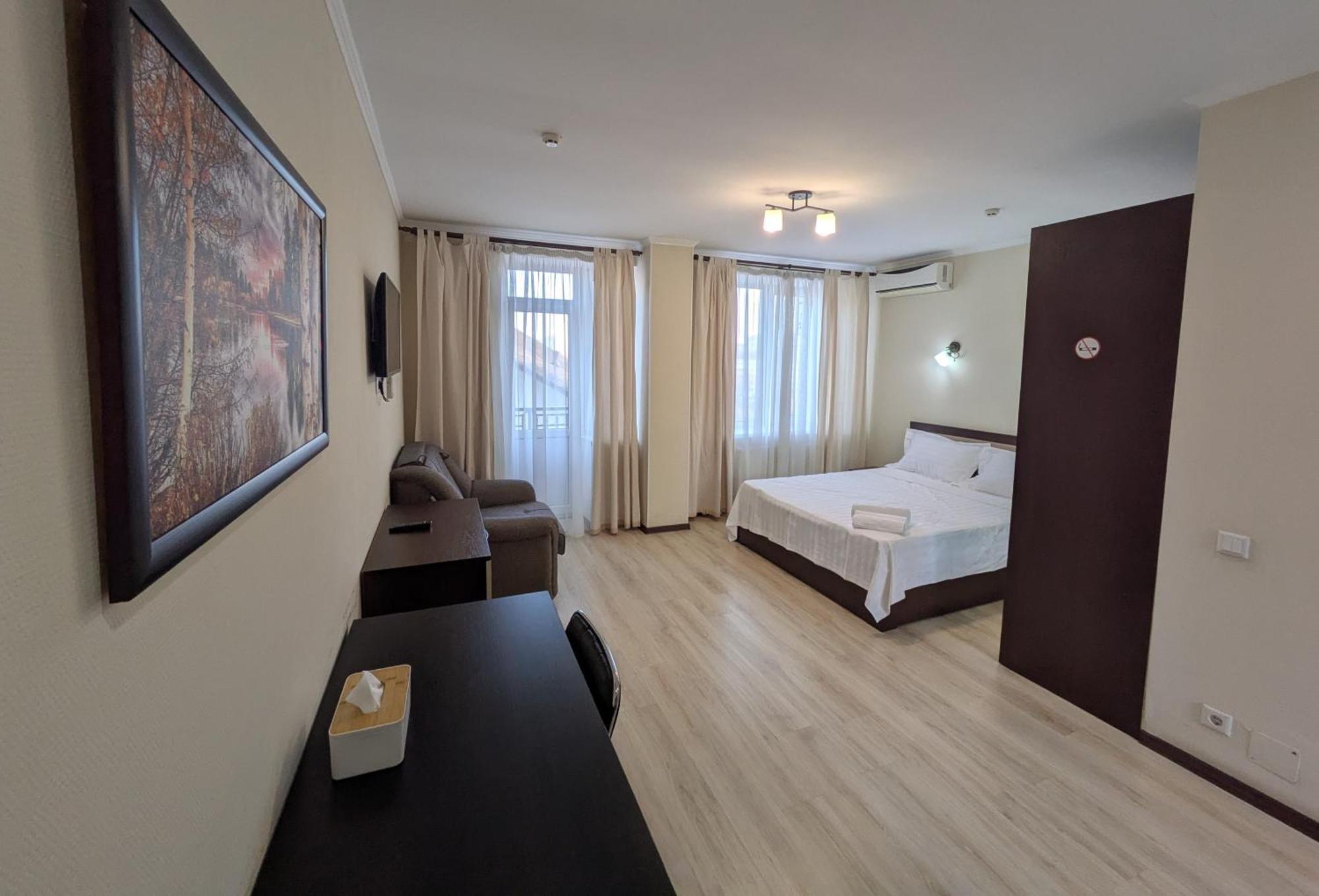 Lolo Hotel キシナウ エクステリア 写真