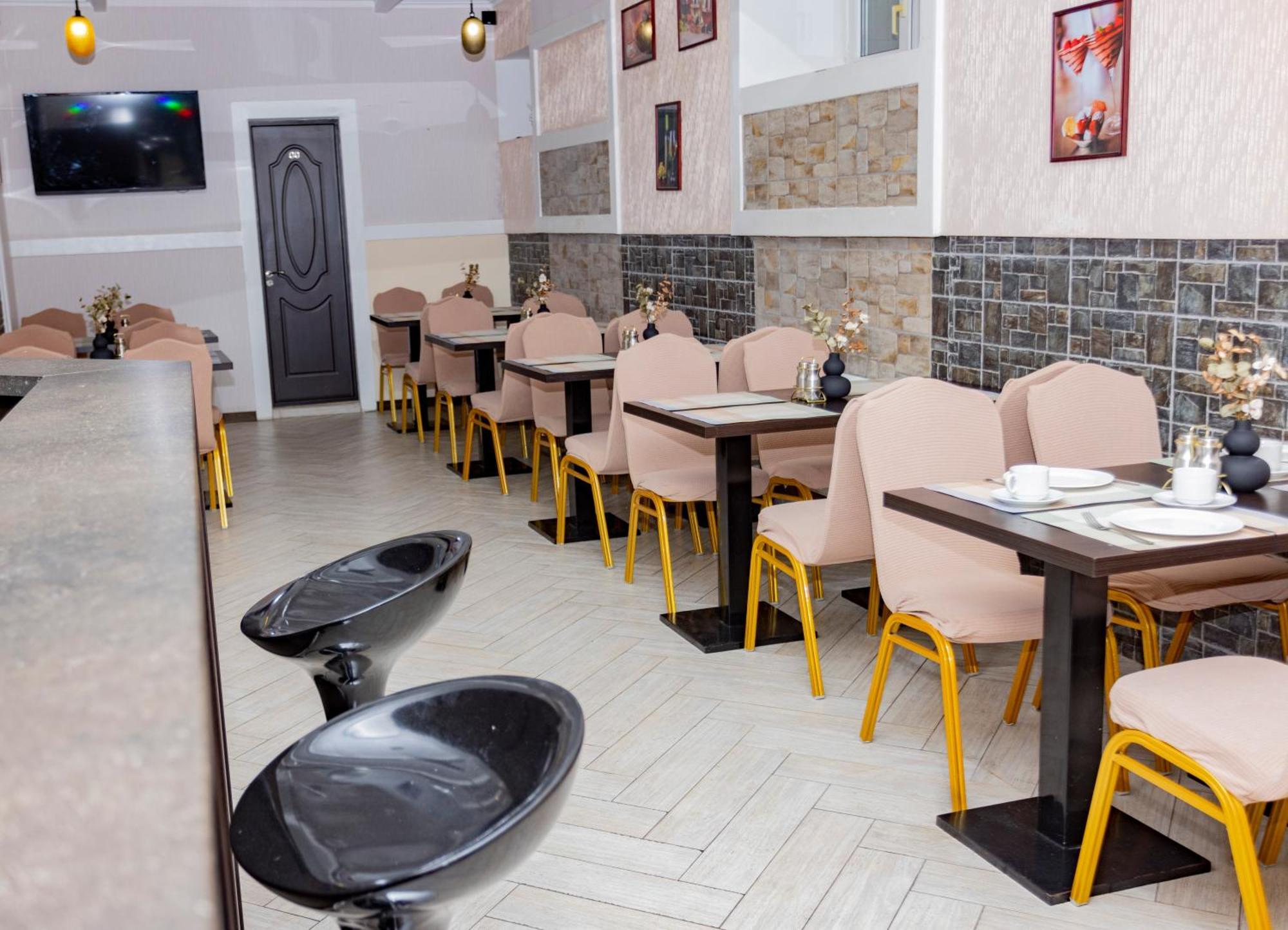 Lolo Hotel キシナウ エクステリア 写真